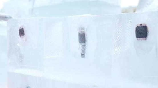 冻一天的儿童电话手表还能正常工作么凯发K8国际版冰雪世界极寒挑战 冰(图2)