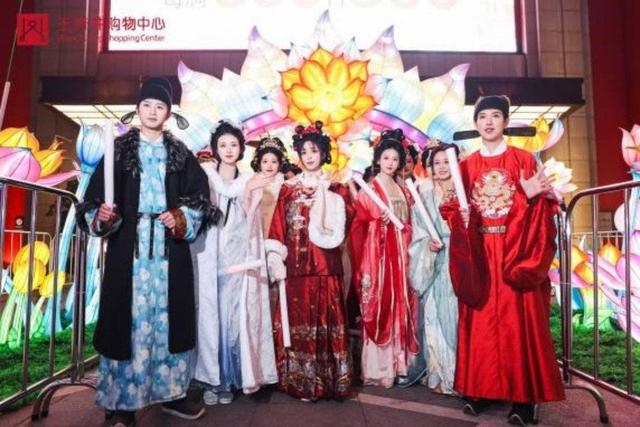 中心展现新疆游牧文化 永辉超市四川调改加速K8凯发登录时尚WEEKLY｜成都远大购物(图12)