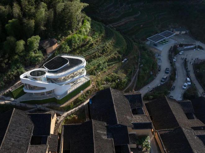 示范基地落成；亨利慕时发布两款联名新作｜直男Daily凯发k8国际首页登录宁德时代首个乡村零碳新基建下党零碳(图11)