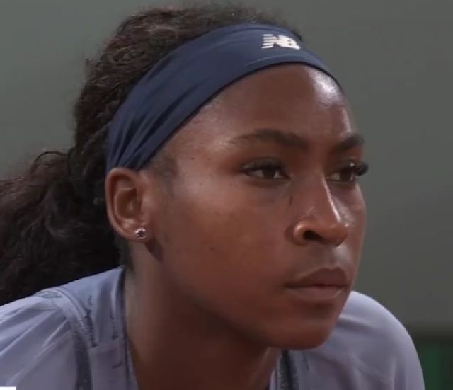 3席:高芙逆转晋级冲个人法网首冠6-7!6-4!1!女单4强定(图2) 3席:高芙逆转晋级冲个人法网首冠6-7!6-4!1!女单4强定(图2)