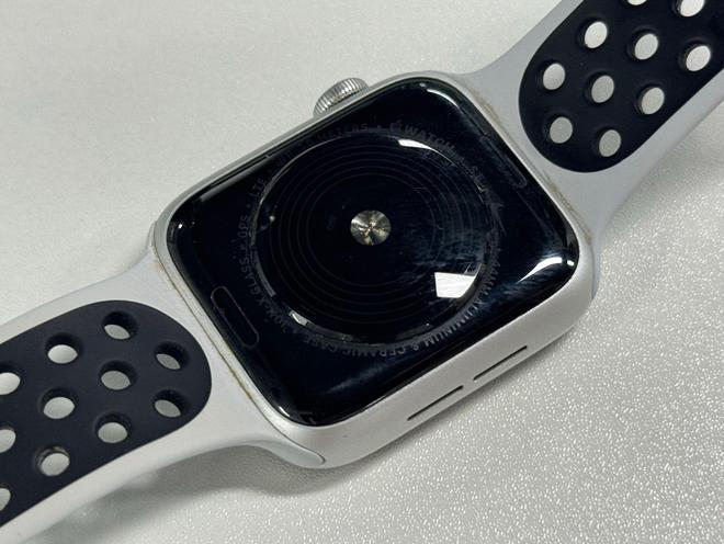 要选对材质佩戴方式也很重要智能手表导致皮肤红肿?不光(图2) 要选对材质佩戴方式也很重要智能手表导致皮肤红肿?不光(图2)